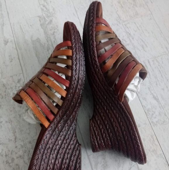 Earth Spirit Shoes - EUC EARTH SPIRIT LEATHER SLIP ON WEDGE SANDALS